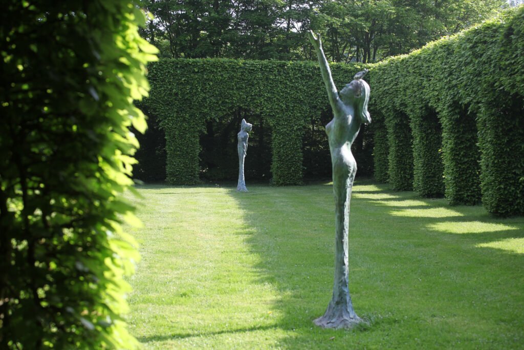 Le Jardin des sculptures - Cloître des quatre saisons © Jean-Marc de Pas