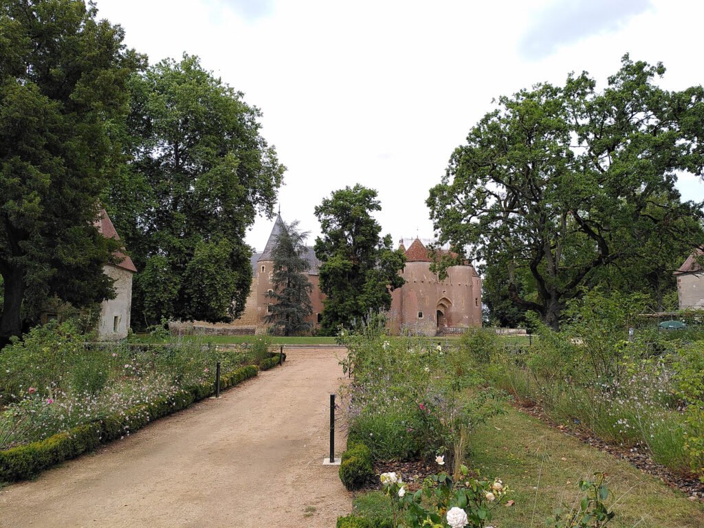 Château d'Ainay-le-Vieil © CC-BY-SA Lyokoï 2020