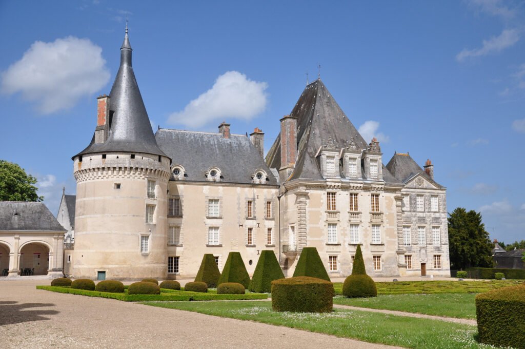 Château d'Azay-le-Ferron © CC-BY-SA BombaMat