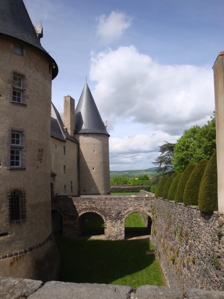 Château de Villeneuve - Terranjou © 2013 CC-BY-SA LLM