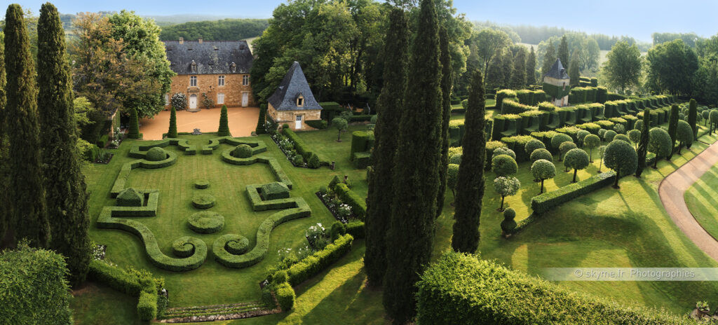 Vue aérienne – Eyrignac et ses Jardins © Skyme