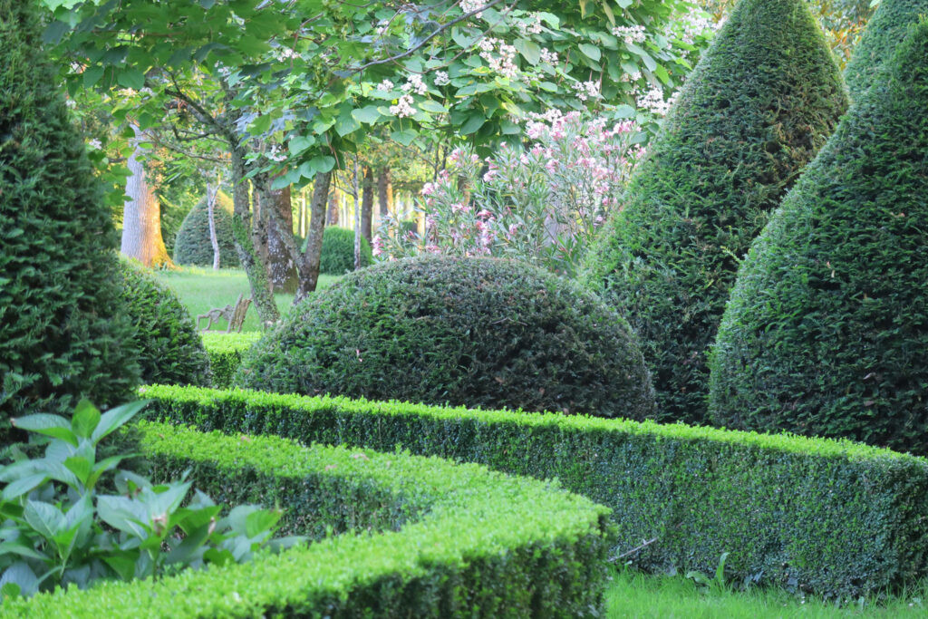 Les Jardins du Pierrail, Courbes
